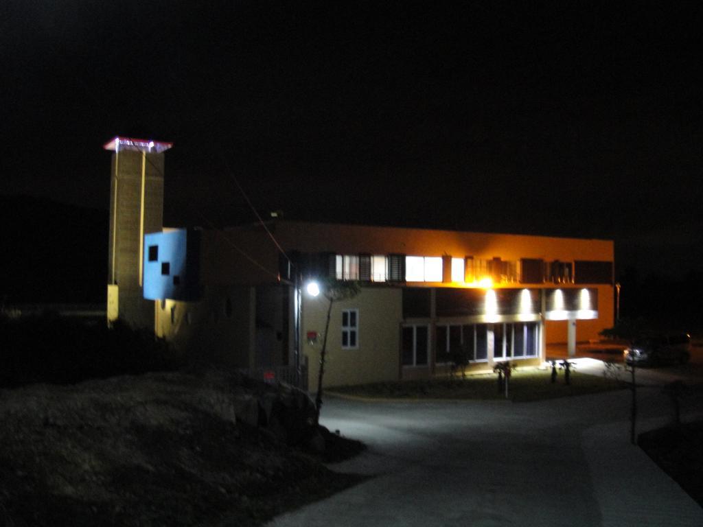 Geomunoreum Hostel Jeju Exterior photo