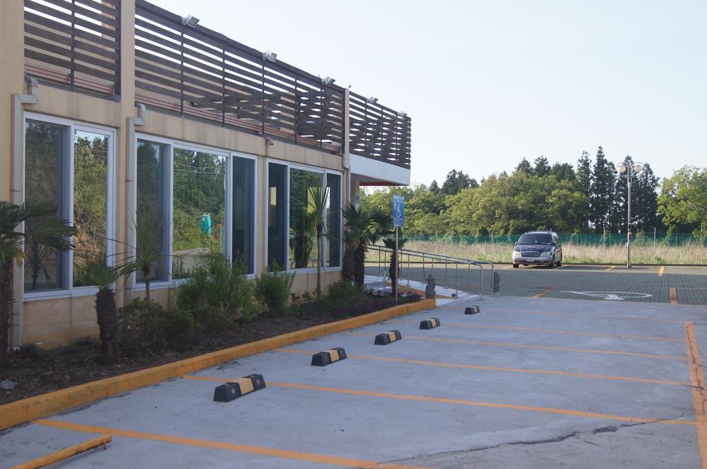 Geomunoreum Hostel Jeju Exterior photo