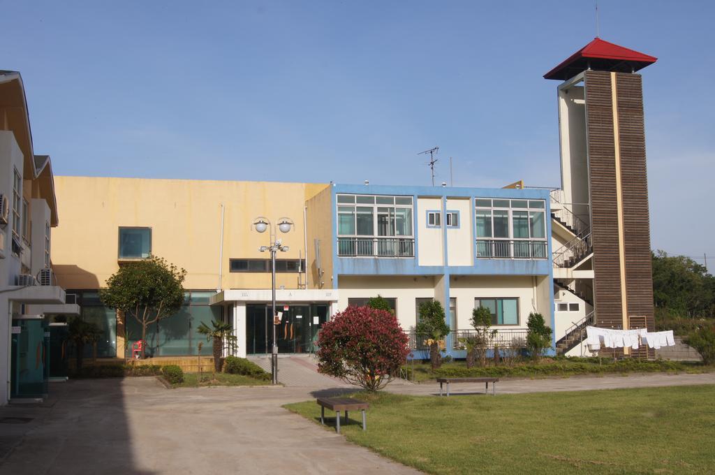 Geomunoreum Hostel Jeju Exterior photo