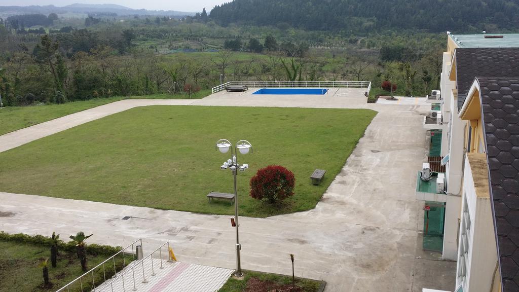 Geomunoreum Hostel Jeju Exterior photo