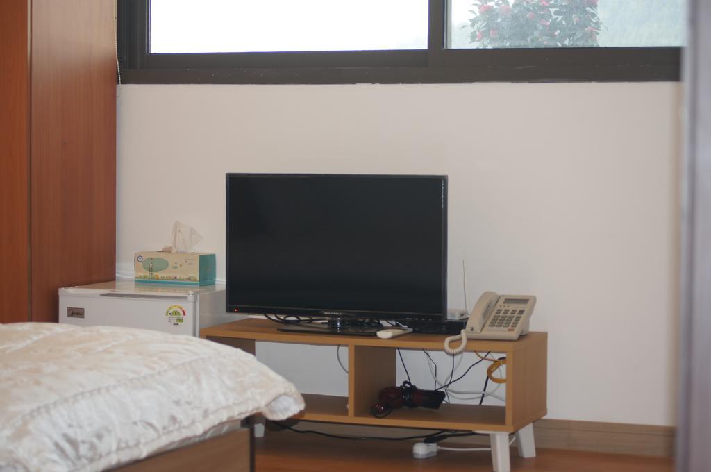 Geomunoreum Hostel Jeju Exterior photo