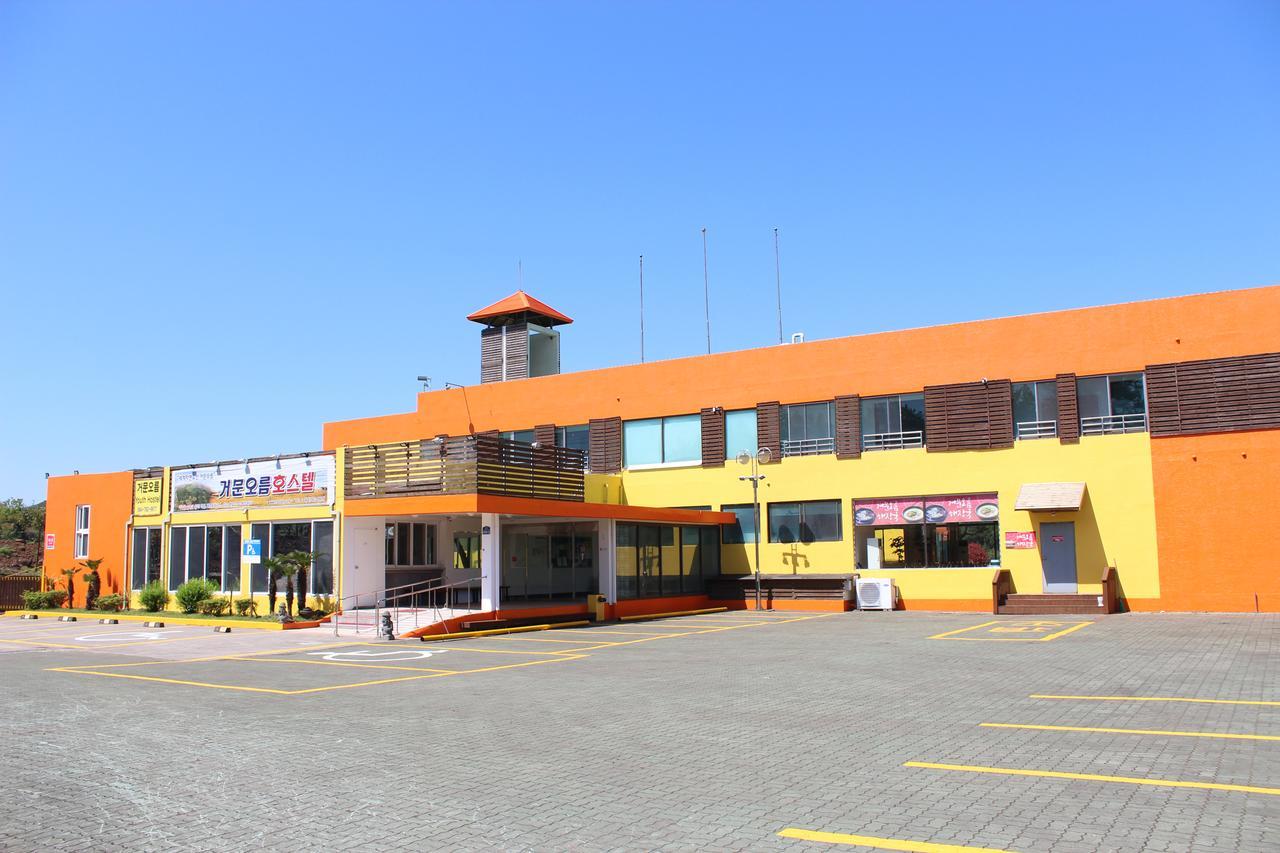 Geomunoreum Hostel Jeju Exterior photo