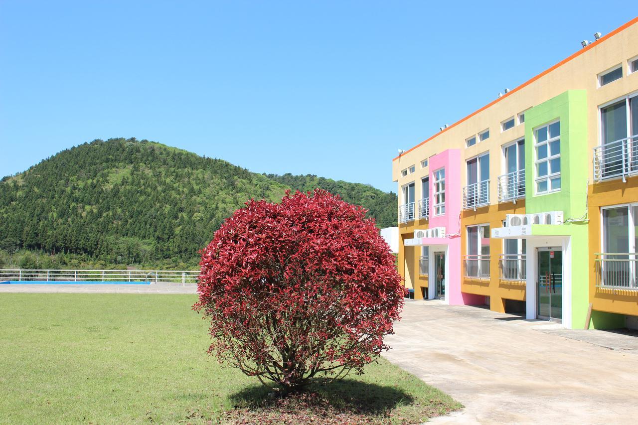 Geomunoreum Hostel Jeju Exterior photo