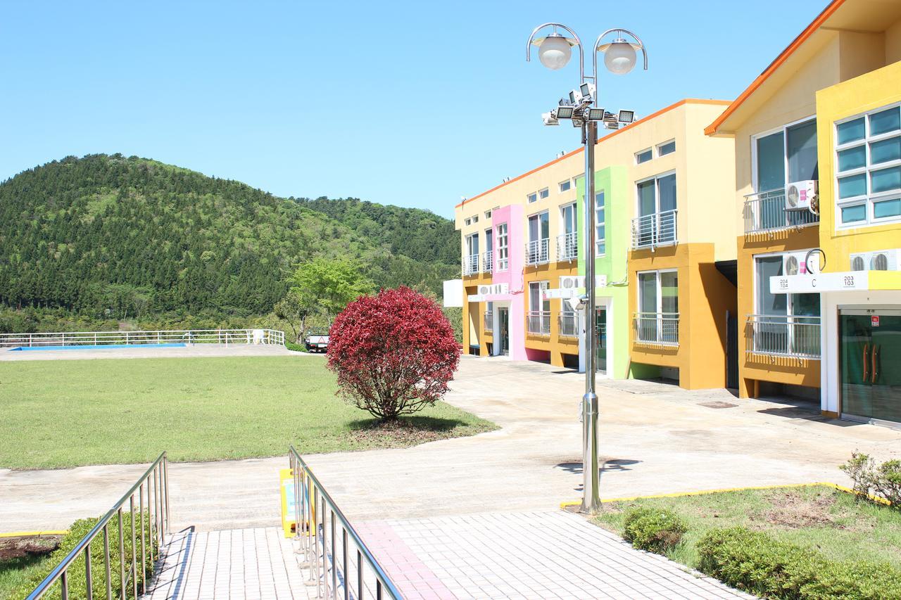 Geomunoreum Hostel Jeju Exterior photo