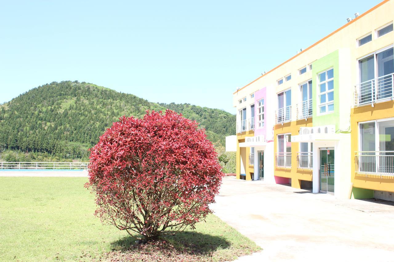 Geomunoreum Hostel Jeju Exterior photo