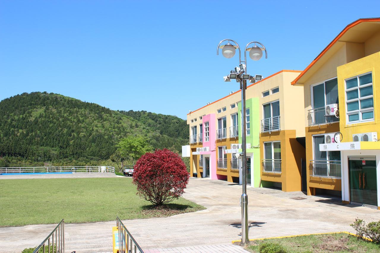 Geomunoreum Hostel Jeju Exterior photo