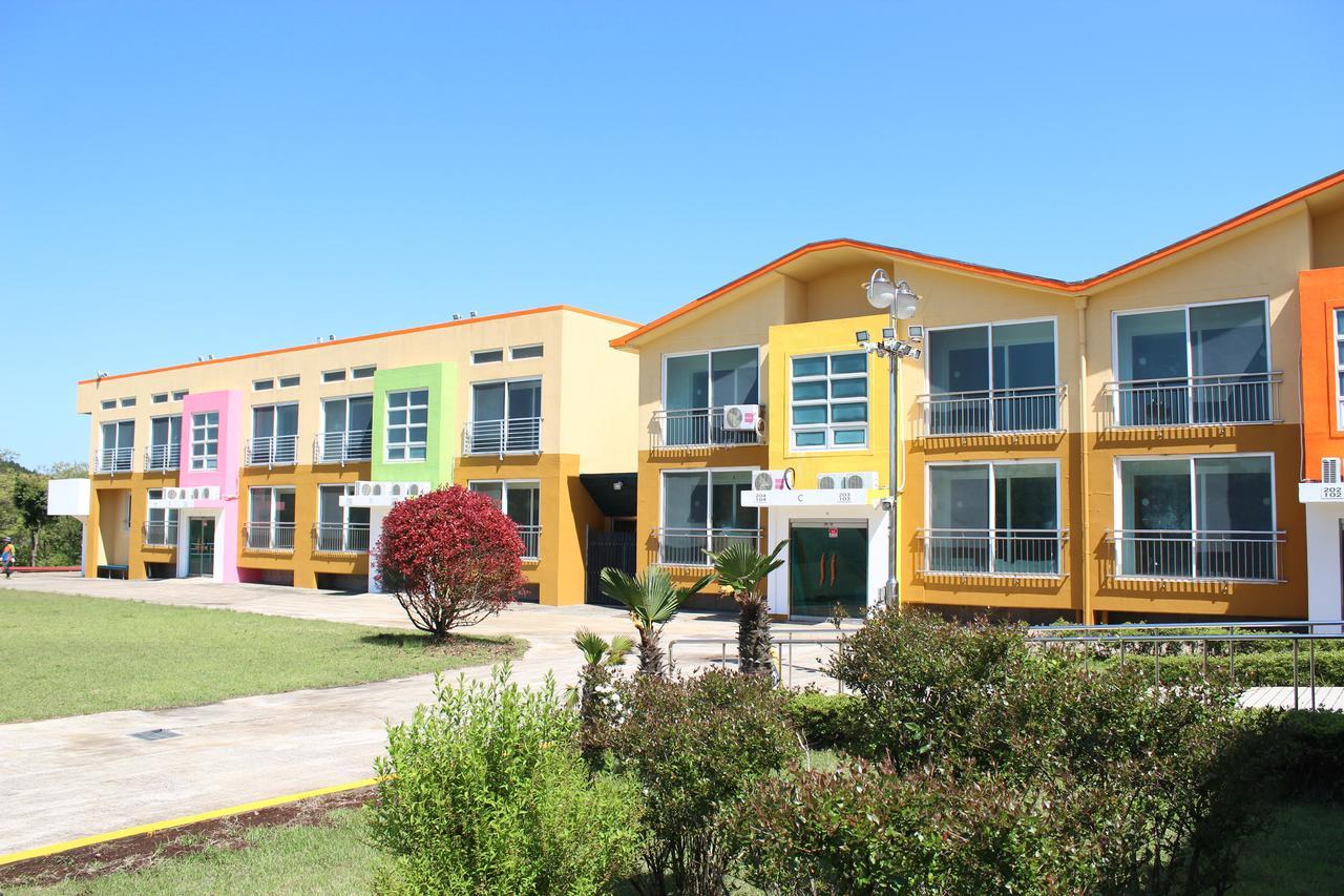 Geomunoreum Hostel Jeju Exterior photo