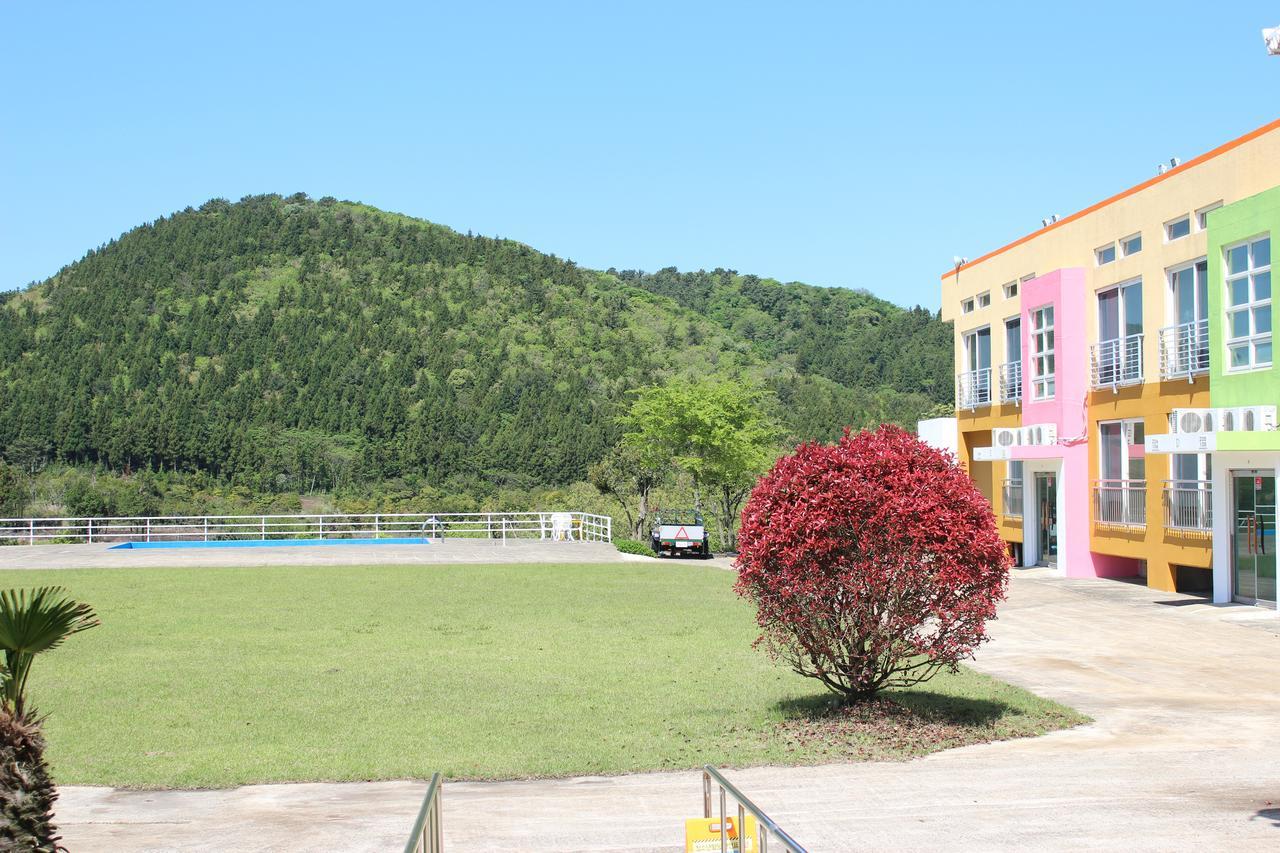 Geomunoreum Hostel Jeju Exterior photo